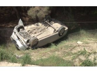 Sürücüsü uyuyan otomobil takla attı