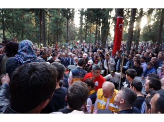 CHP milletvekiline şehit cenazesinde yumruk