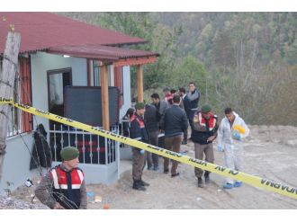 Baba-oğul yazlık evlerinde ölü bulundu