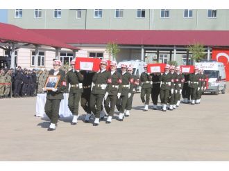 Şehitler memleketlerine uğurlandı