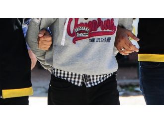 25 üniversiteli gözaltında