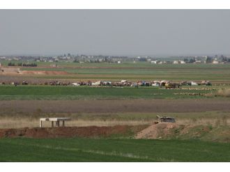 IŞİD’den kaçan yüzlerce Türkmen güvenli bölgelere gidiyor