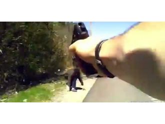 Amerikan polisi ‘beni öldür’ diye yalvaran zanlıyı vurdu