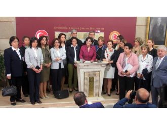 CHP’li kadın vekillerden Kılıçdaroğlu’na tam kadro destek