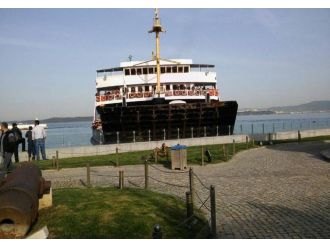 Feribot karaya oturdu