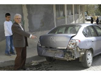 Arabasına çarptılar, dayak atıp kaçtılar