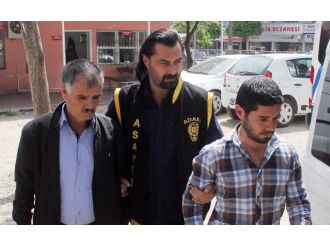 Polisçilik oynayan baba-oğul tutuklandı