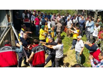 Kazdıkları çukur mezarları oldu