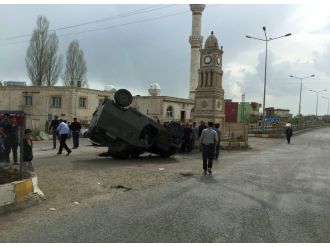 Askeri araç kaza yaptı: 3’ü asker 4 yaralı