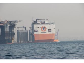 Dev platform İstanbul Boğazı’ndan geçti