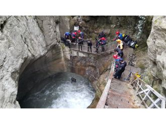 Poz vereyim derken canından oldu