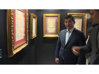 Davutoğlu Ayasofya’da açılışını yaptığı müzeyi gezdi