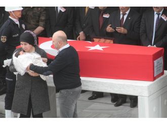 Ankara 3 şehidine ağladı