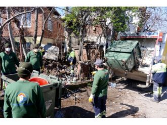 Temizle temizle bitiremediler: Tam 8 kamyon çöp çıktı