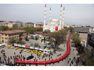 Iğdır’da dev Türk bayrağıyla yürüyüş
