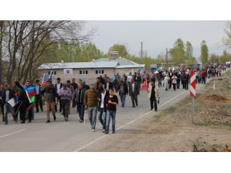 Ermenistan sınırına yürüdüler