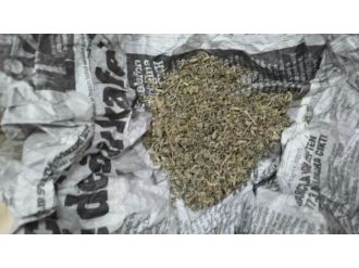 Uyuşturucuyu Kuran-ı Kerim’in arasına saklanmışlar