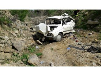 Otomobil uçuruma yuvarlandı: 2 ölü