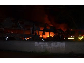 Tekstil fabrikası kül oldu