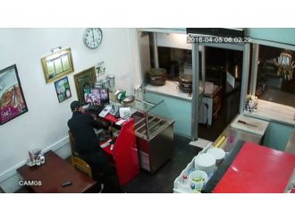 Güvenlik kameralarını umursamadı bile!