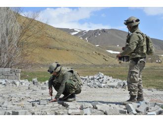 Mayınlar bir bir temizleniyor