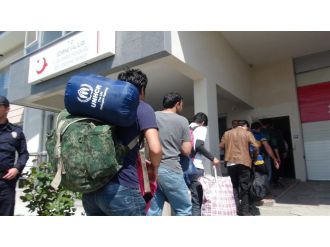 Göçmenlerin Türkiye’ye iadesi sürüyor