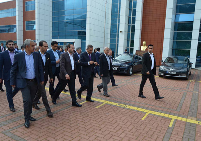 Bakan Ünal Kipaş Eğitim Kurumlarını Ziyaret Etti
