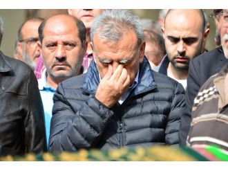 Aziz Kocaoğlu annesine veda etti