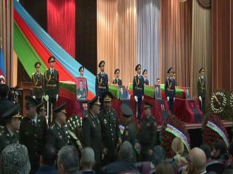 Azerbaycan şehitlerini sonsuzluğa uğurladı