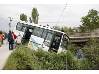 Dereye uçan midibüste can pazarı
