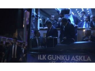Davutoğlu, AK Parti İl Başkanlığını ziyaret etti