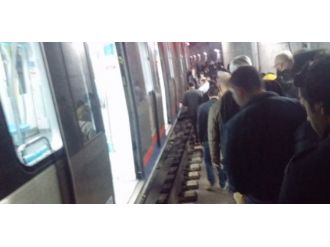 Marmaray’da arıza: Yolcular tünele indi