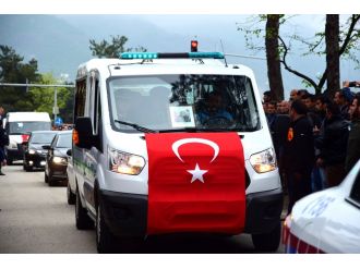 Şehide yüzlerce araç eşlik etti