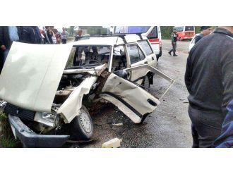 İki otomobil çarpıştı: 6 yaralı