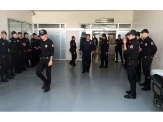 Zanlı, gardiyan ve 3 kişi adliyede !