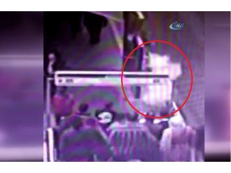 Metrobüs durağındaki patlama kamerada