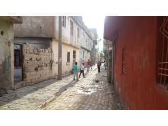 Terörün gölgesinde mahalle maçı