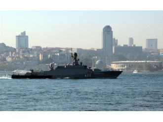 Rus savaş gemisi Boğaz’dan geçti