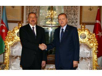 Azeri mevkidaşıyla görüştü