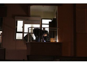 El yapımı patlayıcı balkonda patladı