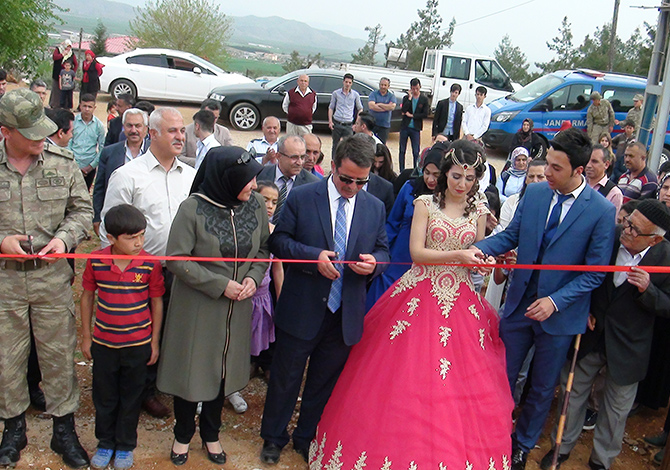 Türkoğlu Belediyesi Yeni Evlenen Çiftler İçin Fidan Dikiyor