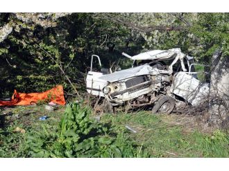 Yaralı halde araçtan çıkıp yola kadar süründü !