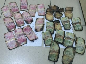 Polisi görünce parayı yaktılar