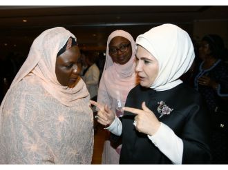 Emine Erdoğan konuklarıyla yakından ilgilendi