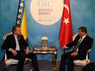 Davutoğlu İzzetbegovic’le görüştü