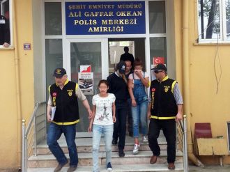 Dilenci kılığında evlere girmişler