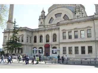 Liderlerin namaz kılacağı camide yoğun güvenlik önlemi