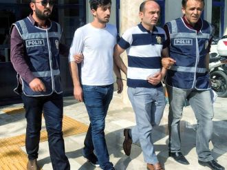 Domates hırsızları kameraya yansıdı