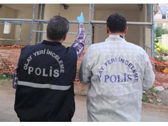 İnşaattan düşen 2 işçiden biri öldü