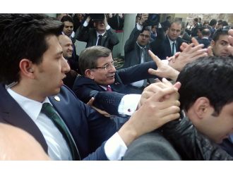 Davutoğlu’na yoğun ilgi